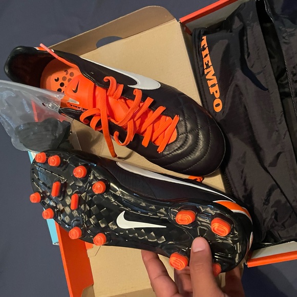 nike tiempo size 8.5